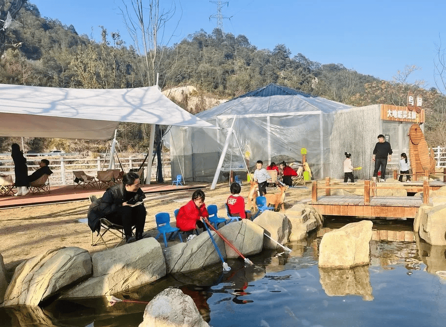 带上孩子一起前往江南溪望谷,野餐,露营,与小动物"贴贴",钓鱼.