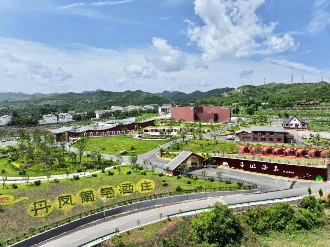 三秦四季花开商洛最美人间四月天丹凤这几条旅游路线不可错过