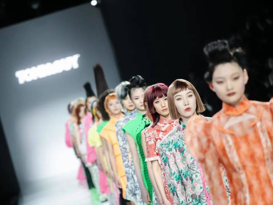 伦敦时装周唯一指定美发赞助品牌的汤尼英盖toni&guy的请帖