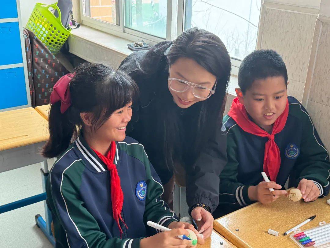五彩童年校家社协同育人清明画彩蛋妙趣忆民俗2019级5班校外志愿者进