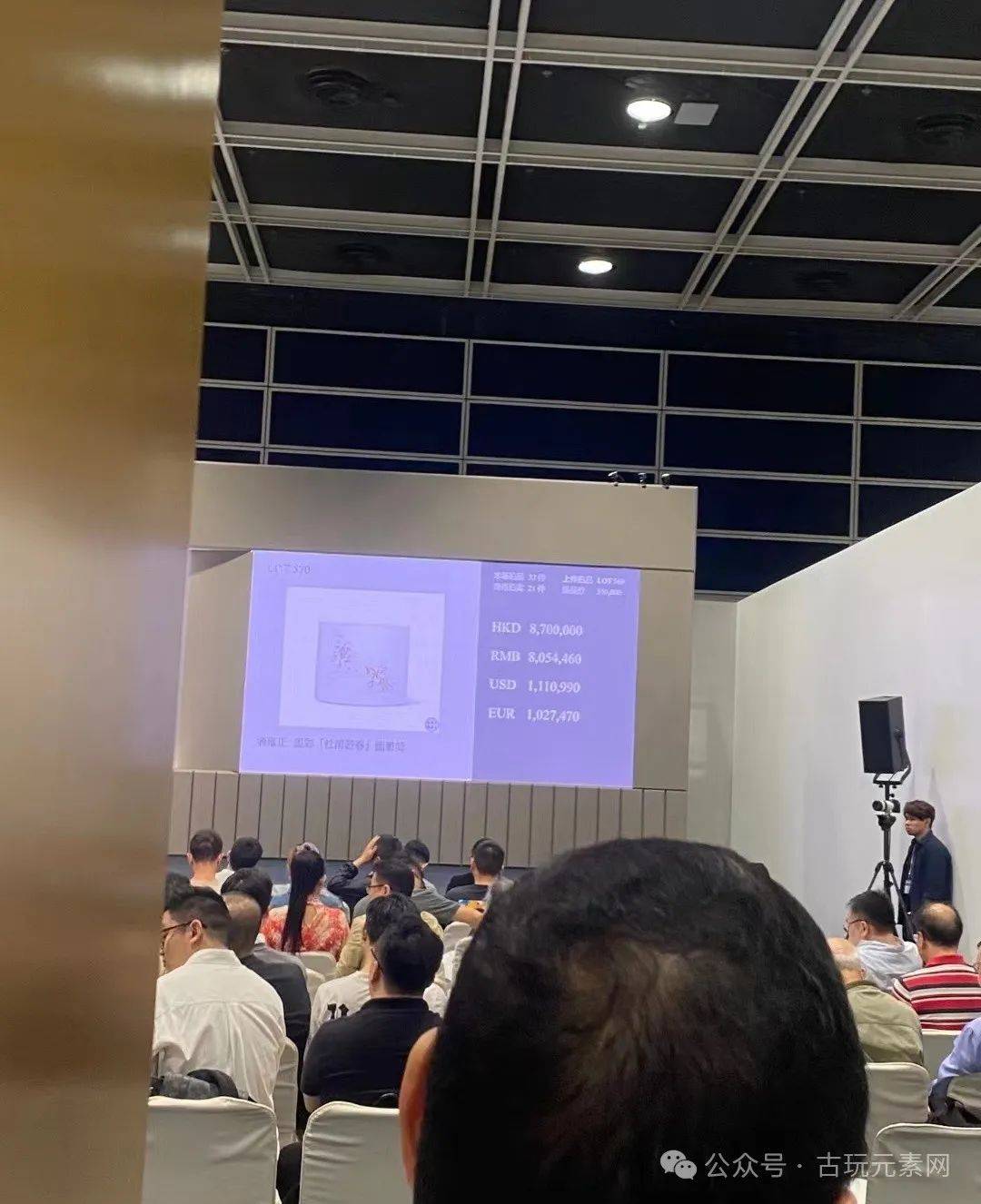 嘉德香港| 雍正墨彩大笔筒，60万暴涨至1000万！很多人看新！_搜狐网