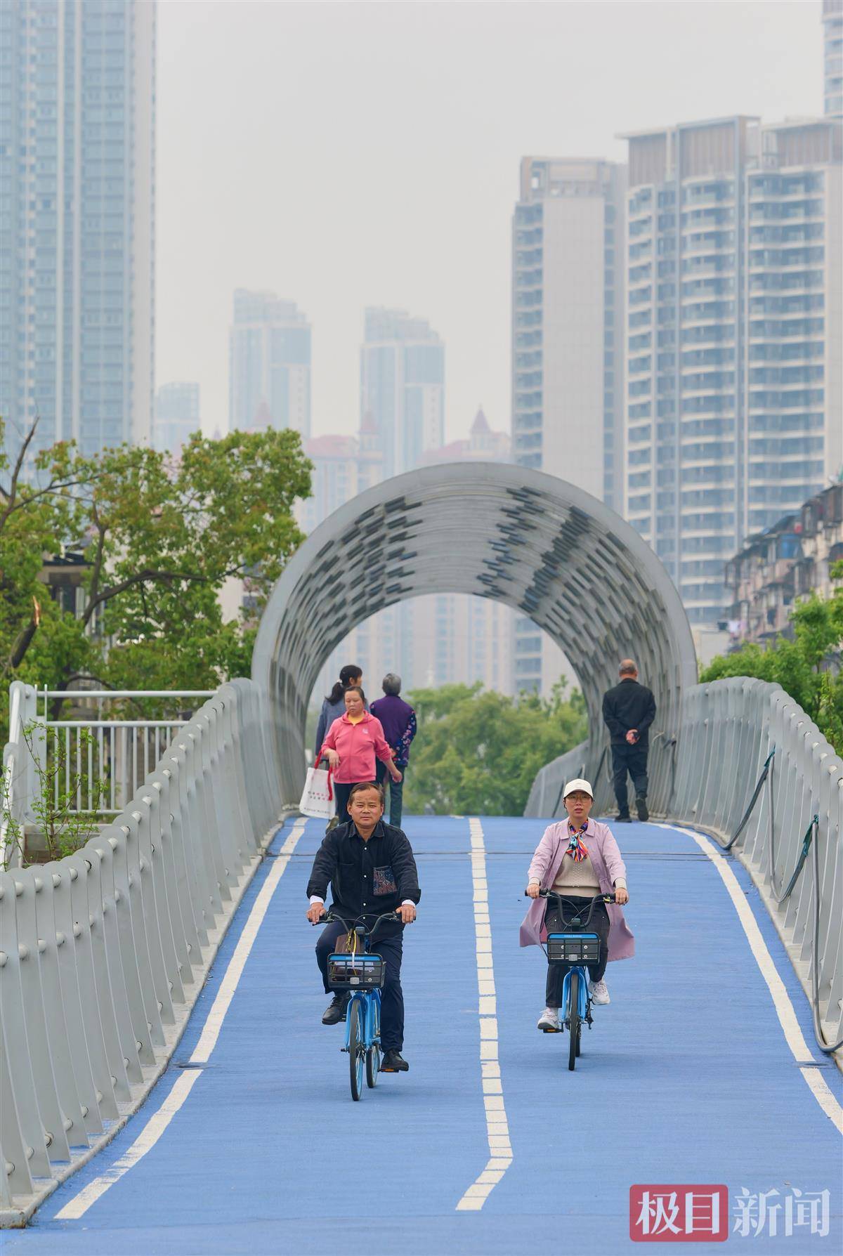 来武汉享受空中骑行的畅快武昌生态文化长廊9座跨街天桥成骑行爱好者