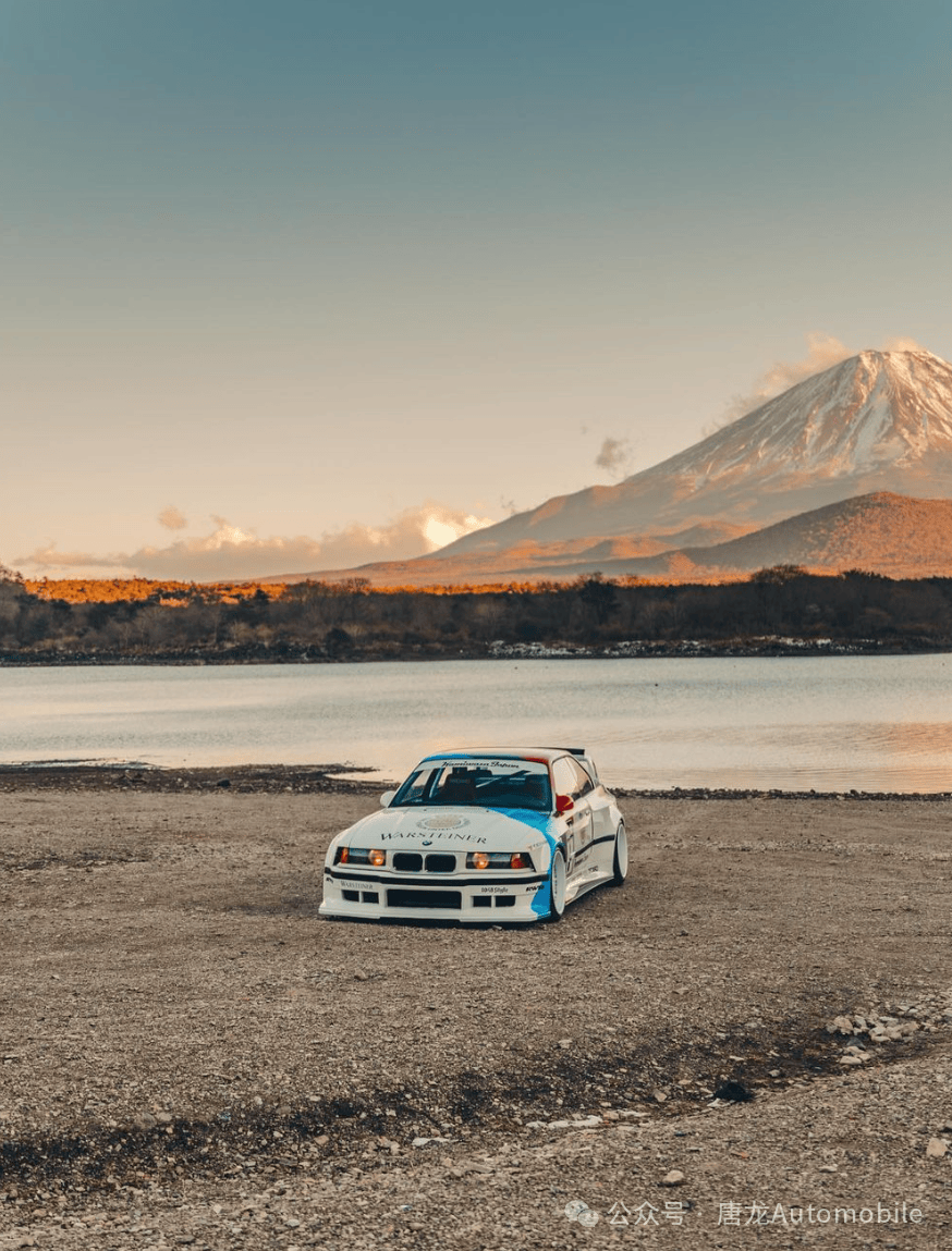 富士山下 宽体宝马e36 在富士山下拍摄一辆装有我的车身套件的汽车