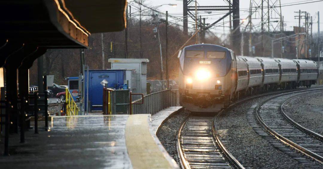 英汉双语阅读50美国火车为何总是晚点