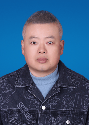 2024年1月22日晚,吴玲丽开车途径温岭市城南镇营田村路口时,遇到一名