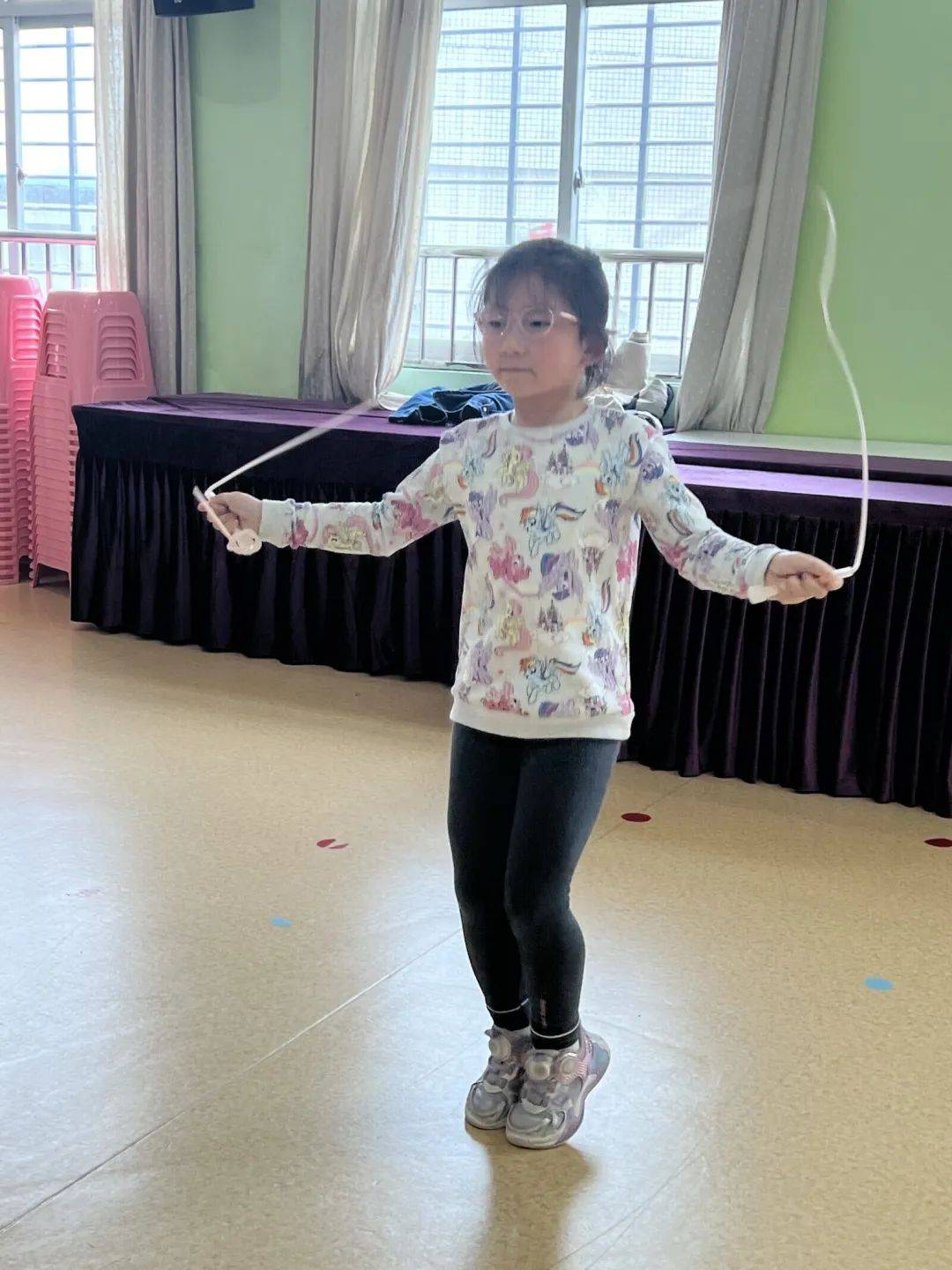 年段风采神气十足跃动精彩马甲意绥中心幼儿园大段跳绳比赛活动