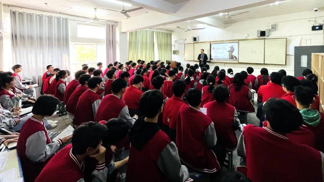 主题团课界首一中发扬中华文化高扬爱国主义旗帜