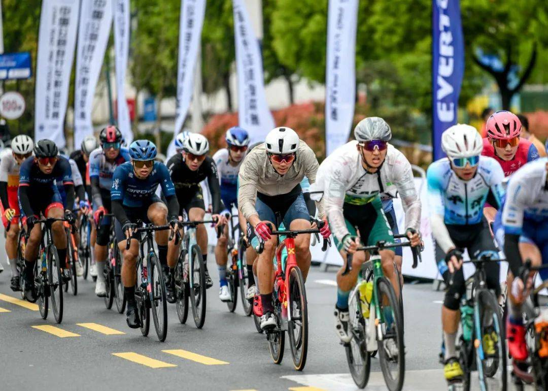 五指山1867的磨刀石2024中国公路自行车职业联赛首战安徽石台