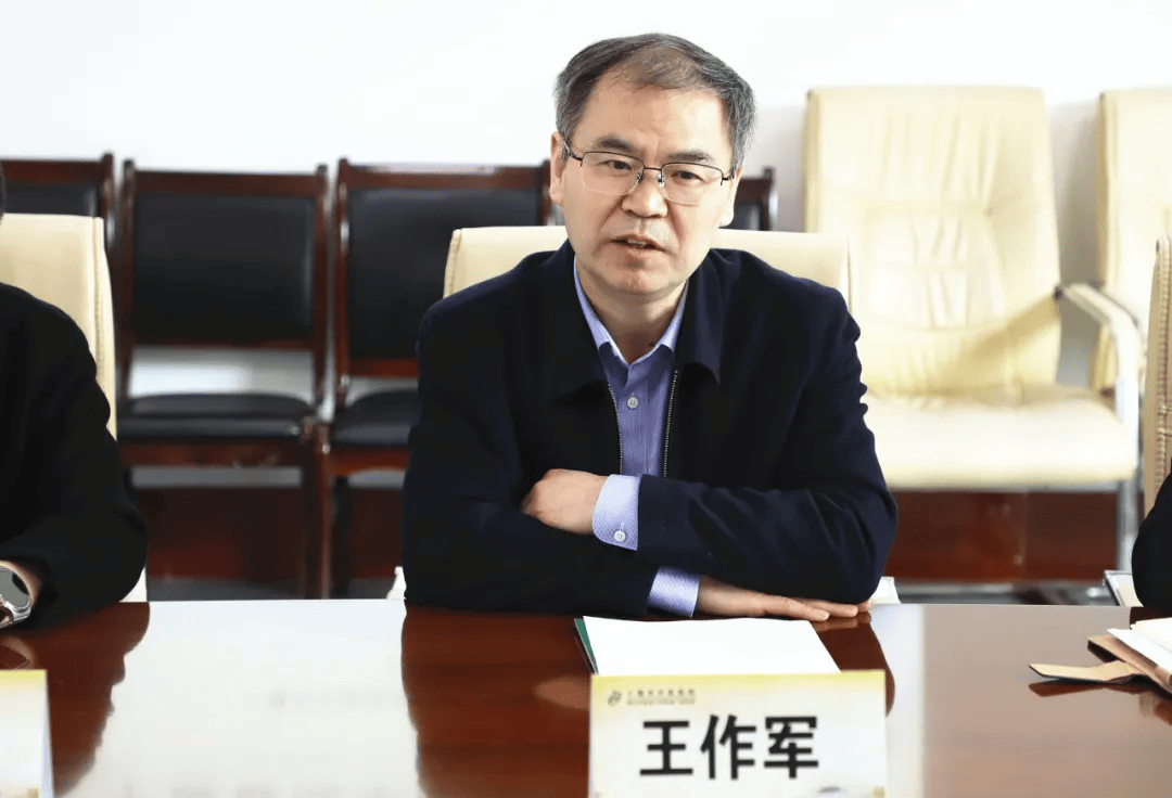 鄂州市中医医院院长熊前荣一行来我院参观交流