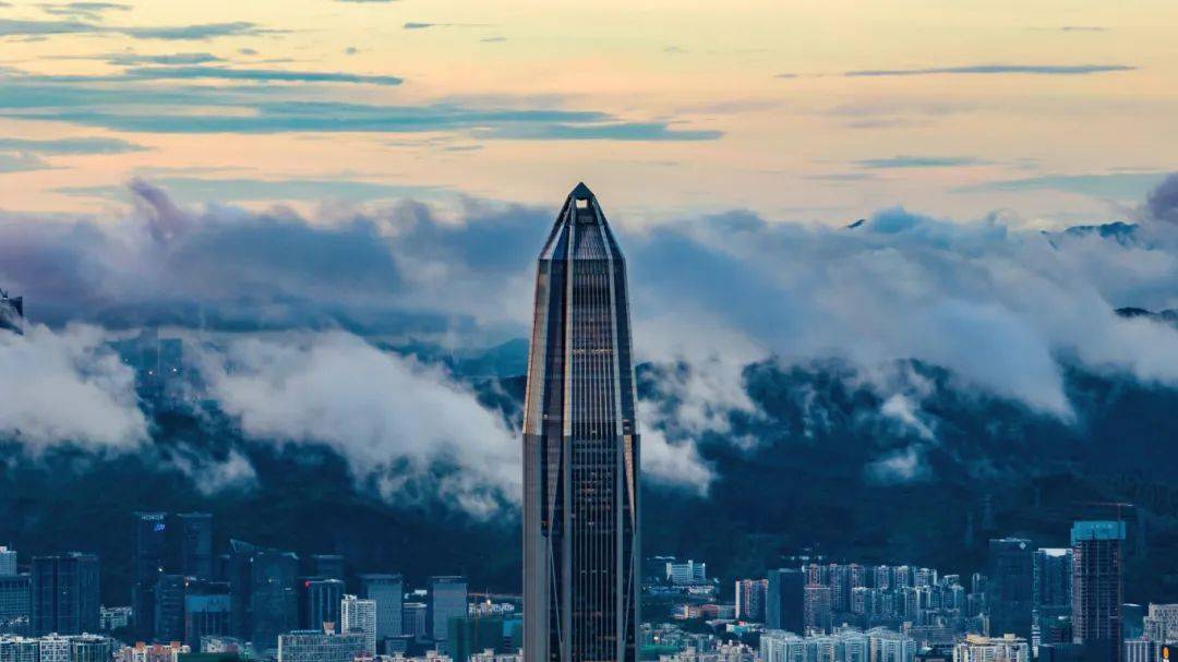 深圳平安金融中心由国际知名建筑事务所kpf设计,沉稳有序的建筑风格