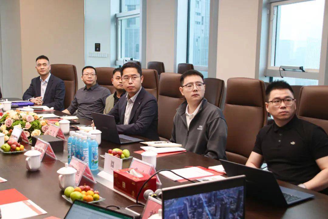 华为技术有限公司高级副总裁陈雷一行到宏景科技参观考察