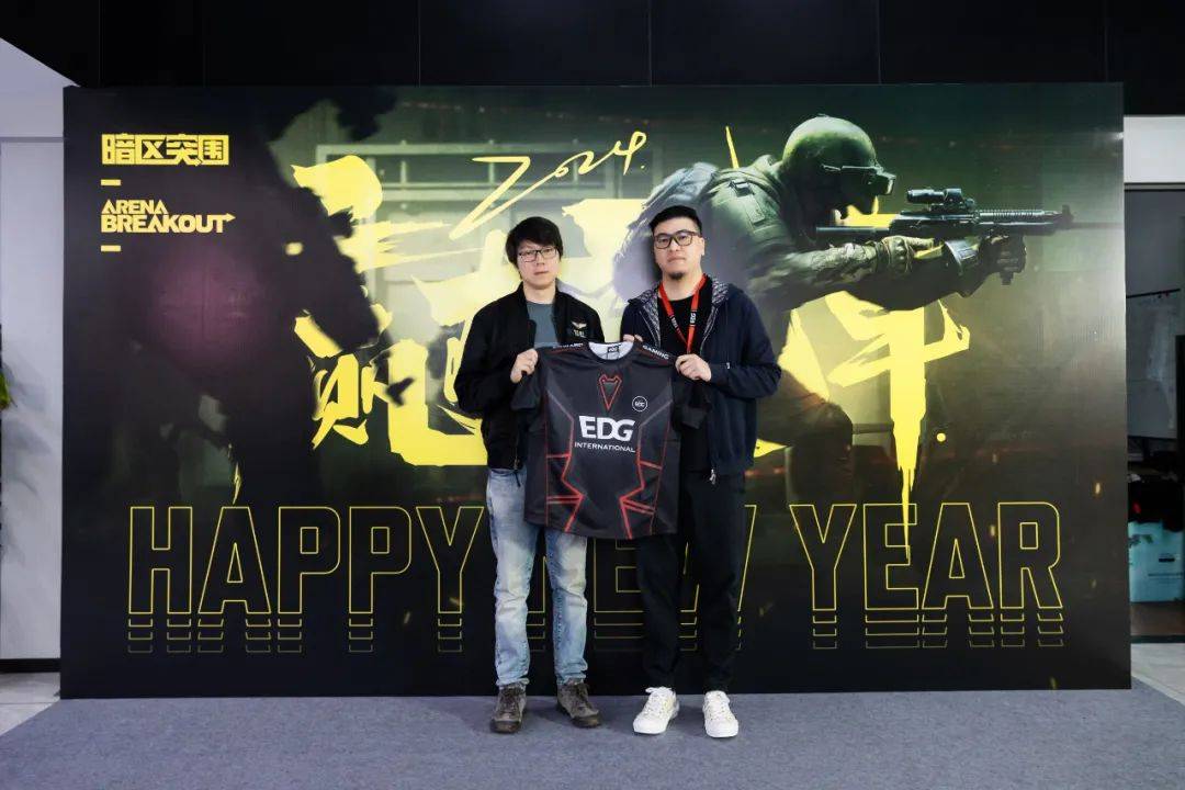 小石谈记电竞的围城暗区的突围