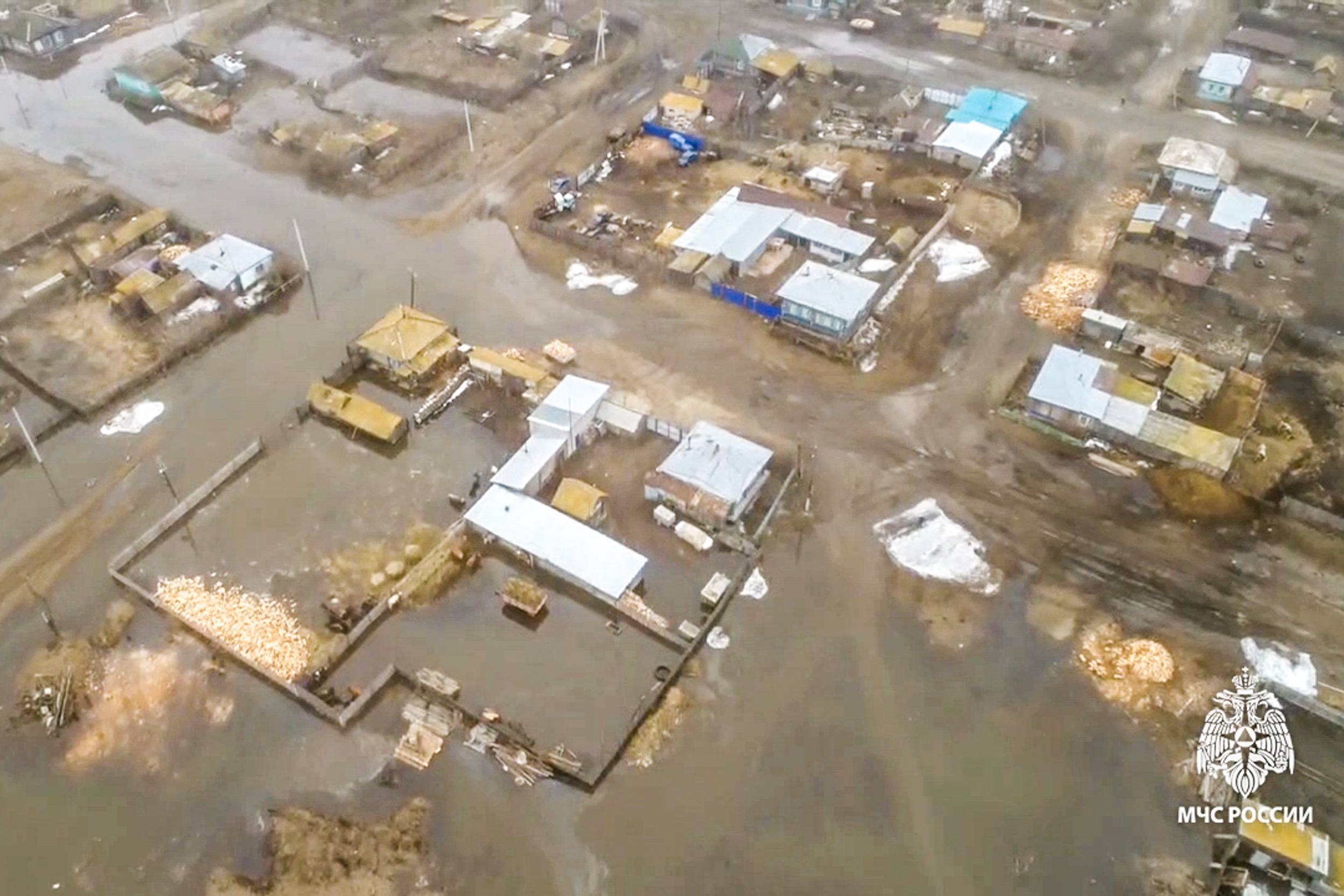 直击｜遭遇70年来最严重洪灾，俄哈两国多地进入紧急状态