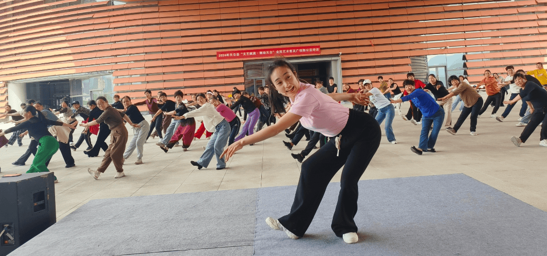 教学视频┃广场舞示范教学《迎酒欢歌》_蔡欣欣_桑娅韵_审核