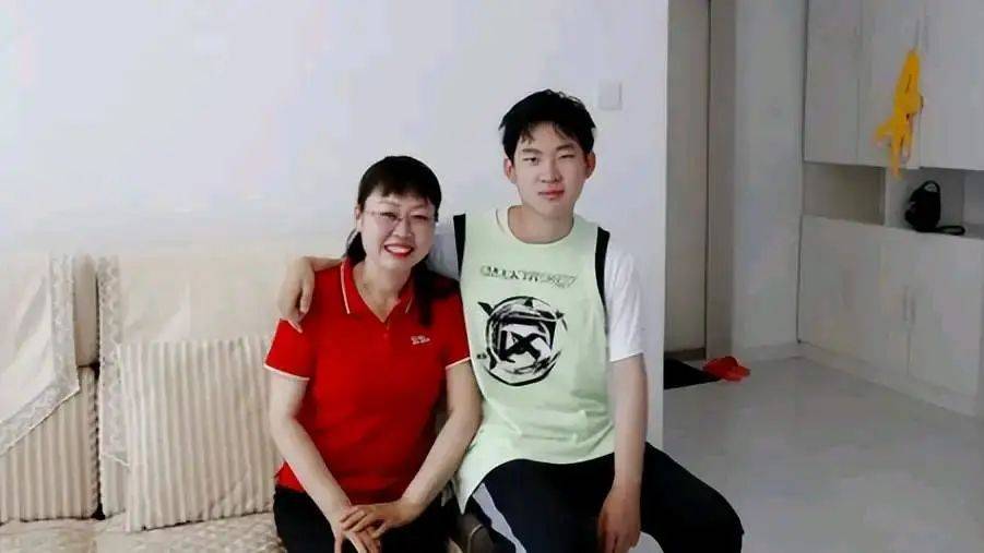 “爸爸，我想您了！”内蒙古一男孩高考652分，却拒绝北大，选择父亲母校