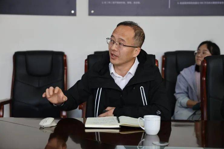 评建办公室(医学教育研究中心)主任康毅敏介绍了新一