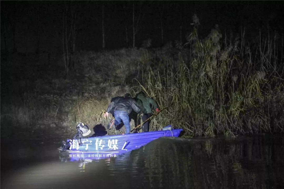 查处在海昌街道附近水域进行电鱼自行组装的电鱼工具当事人使用电瓶
