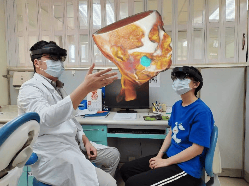 医生可以远程操作社区医院的ct数字孪生人落地浦东金桥医联体