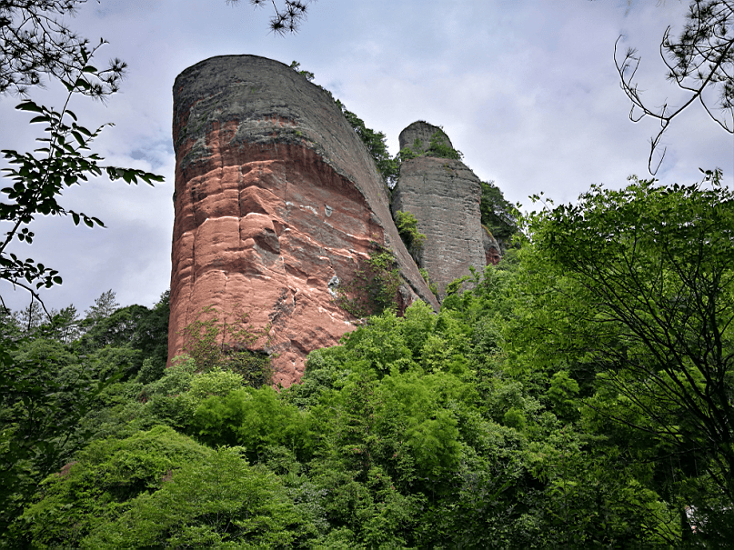 百丈山九峰山将旖旎风光尽收眼底登高俯瞰越远离城市喧嚣越向高处行进