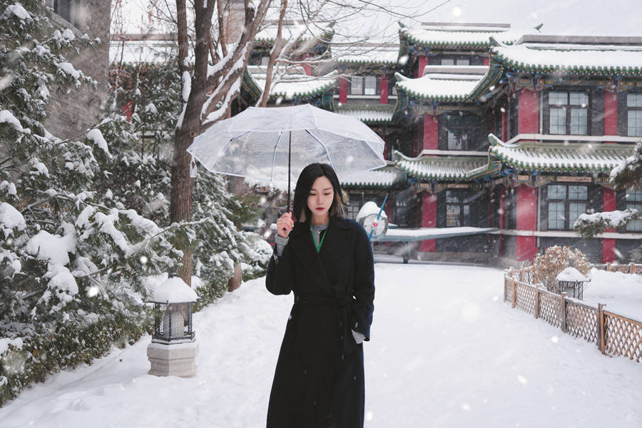 徐逸曈四自驱动下的荧屏角逐水中亭