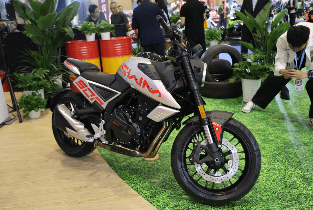 最会压弯的锋刃525亮相成都汽车消费节 鑫源摩托又放大招了!