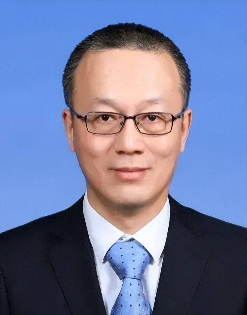 免去孙业礼的国务院新闻办公室主任职务;免去龙腾的北京理工大学校长