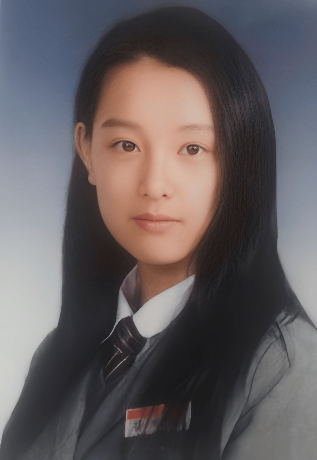 2010 年 2 月,金智媛因与 bigbang 共同拍摄手机广告及 mv 正式出道