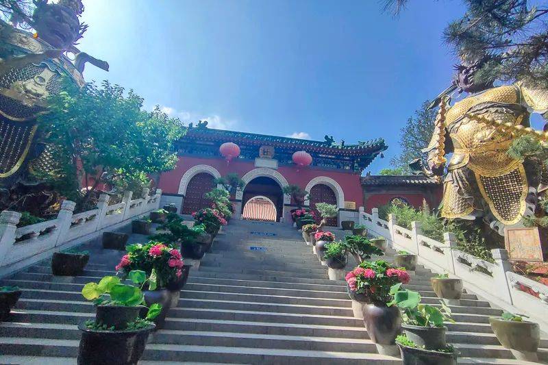 辽乾统初年,昌平,玉河,矾山,怀来四县信徒集资,就地建造佛寺,初名白瀑
