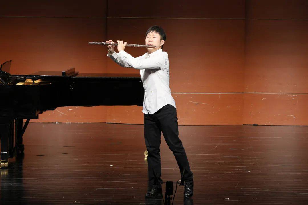 2019级声乐歌剧系本科生演唱:杜晨涵《荔枝颂》2021级国乐系博士研究