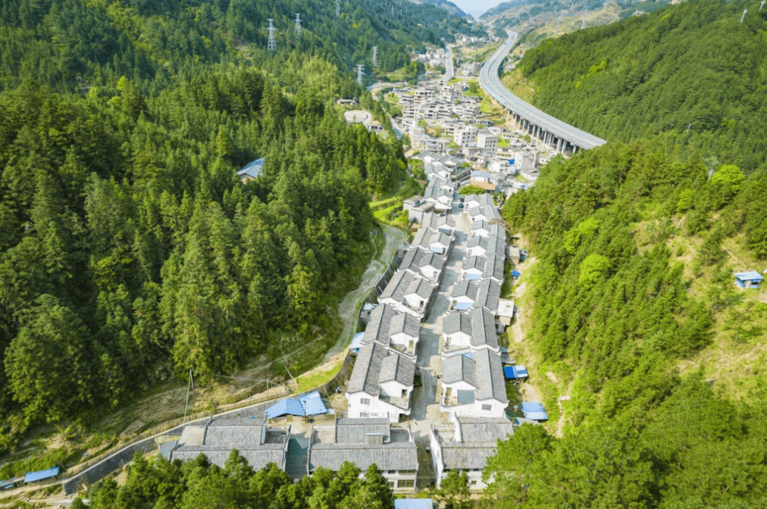 五大行动进行时 | 清远连南大坪镇大古坳村农房风貌品质提升行动:"改"