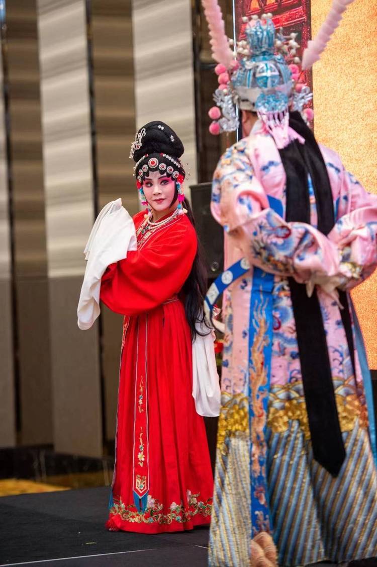 亮出秦人底色秦腔跨文化出海游世界