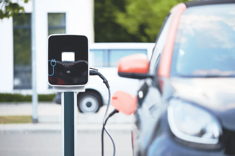 而意大利政府正加紧寻找替代方案,并且与中国电动车巨头比亚迪进行了