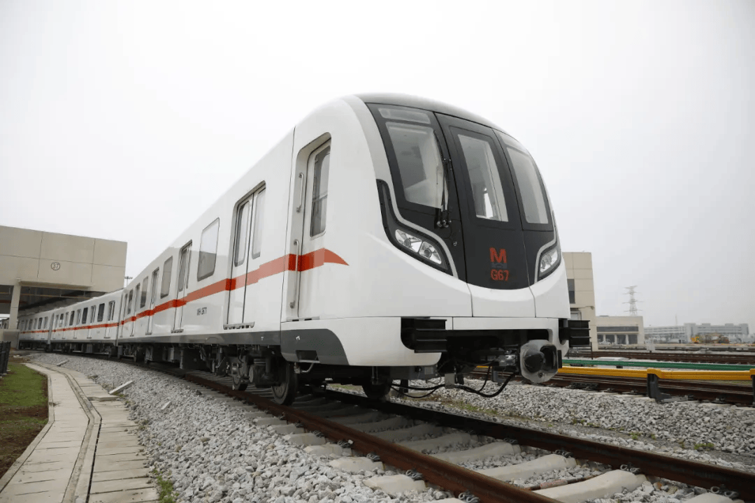 a型车武汉地铁前川线二期列车交付