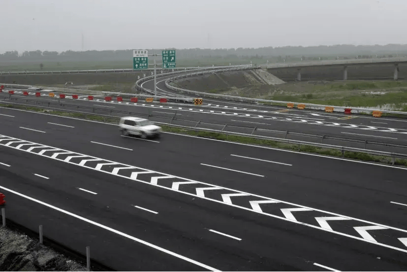 段(京津塘高速河北段)正式用于开展智能网联汽车道路测试与示范应用