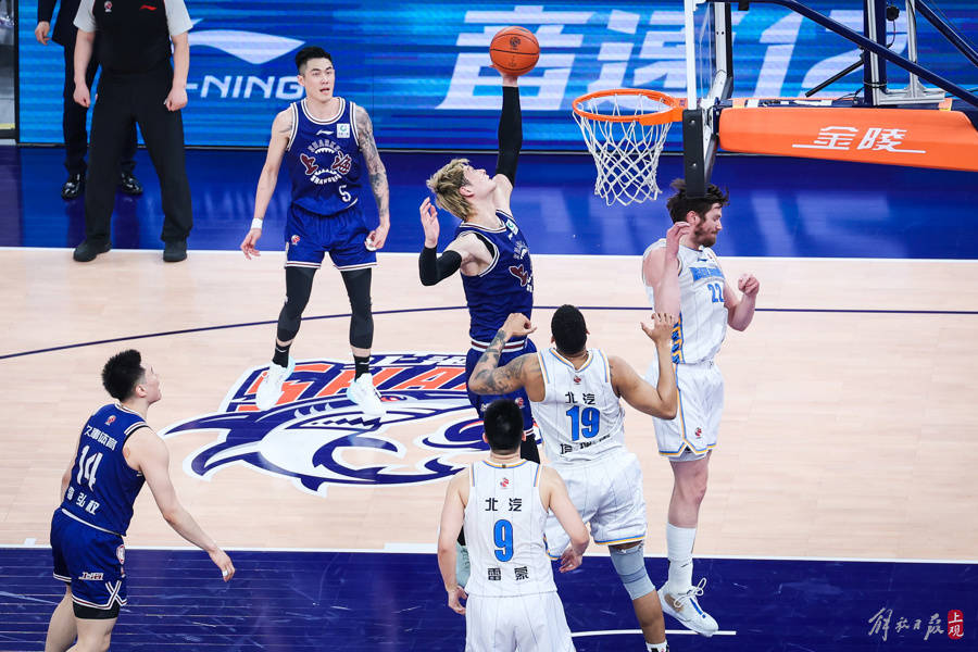 cba季后赛首轮上海久事大鲨鱼主场胜北京北汽男篮