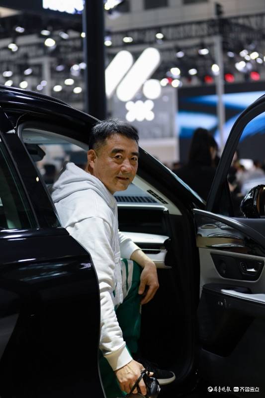 悦驾乐拍 | 车展上的摄影师_搜狐汽车_搜狐网