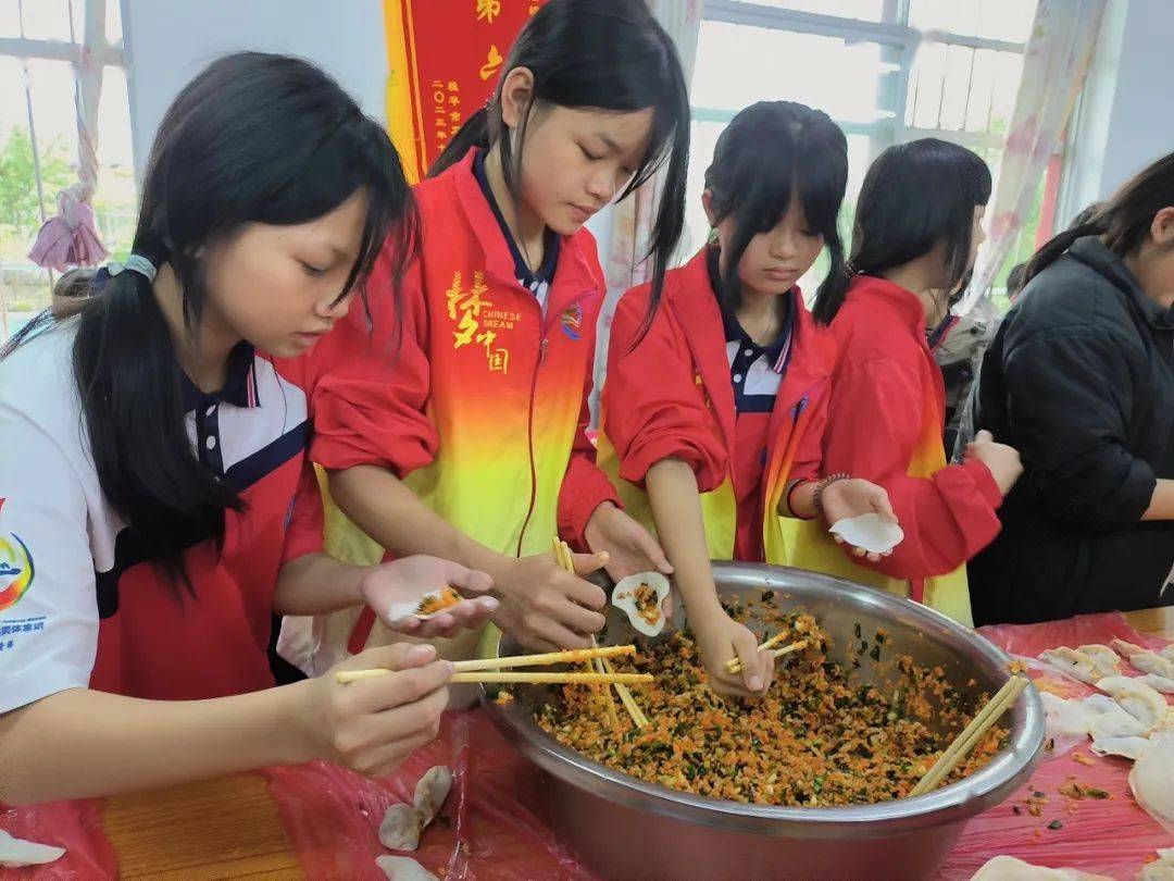 桂平市石龙一中庆祝三月三活动