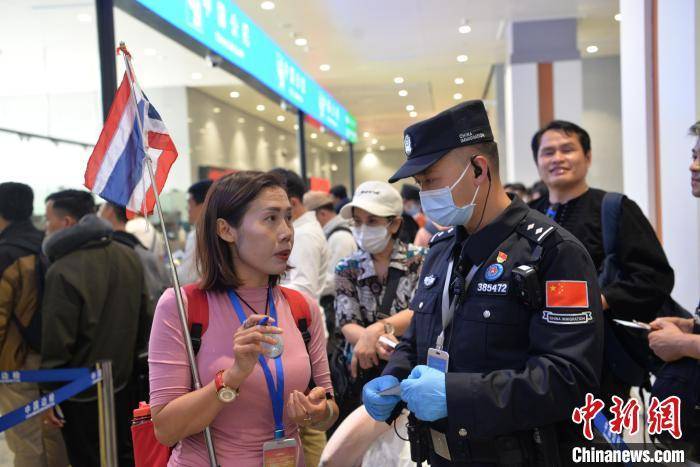 磨憨边检站守护中老铁路从硬联通到心相通