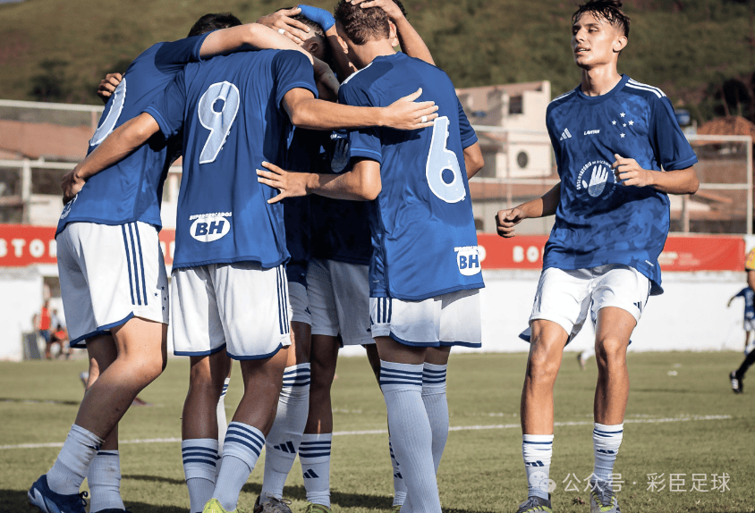 球队中卫阿德列尔森358万英镑去了里昂,守门员佩里325万英镑去了里昂