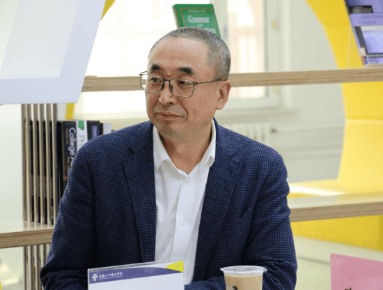afternoontea黑龙江外国语学院举办话说新质生产力校园生活面面观校长