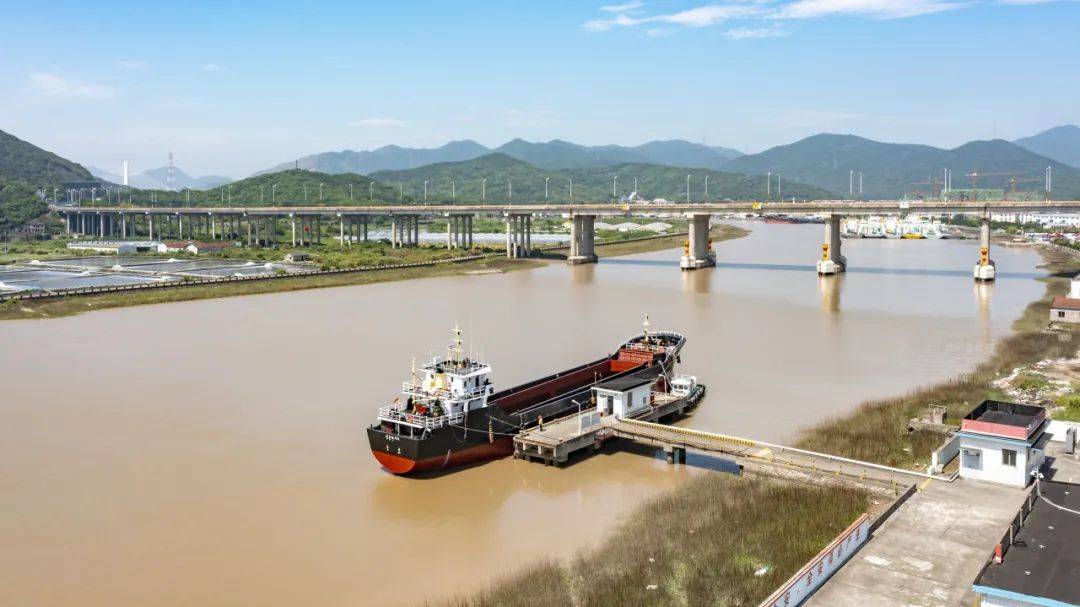 设立了多座海上加油站浙江销售专门在岛上为了给这些船只保驾护航更是