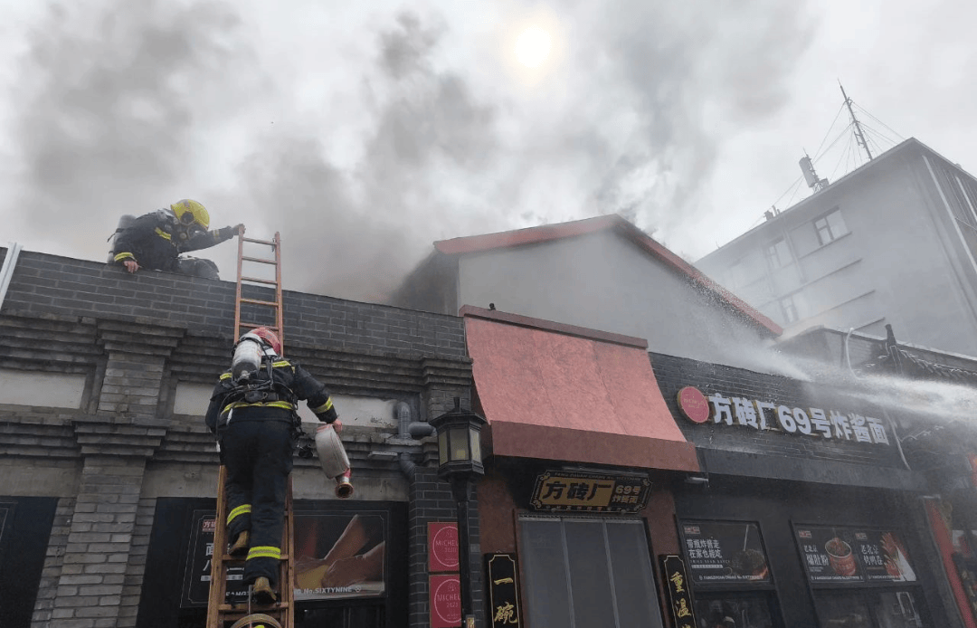 市西城区大栅栏街道西河沿104号的"方砖厂69号炸酱面"饭店发生火灾