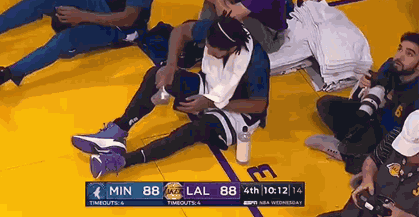 杜兰特,罗斯等nba球星,在赛场上都使用筋膜枪来放松肌肉,专业级别的