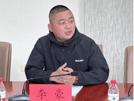 李豪 北京"最美快递员"▲褚振超 石景山区社会心理联合会主管▲厚玉