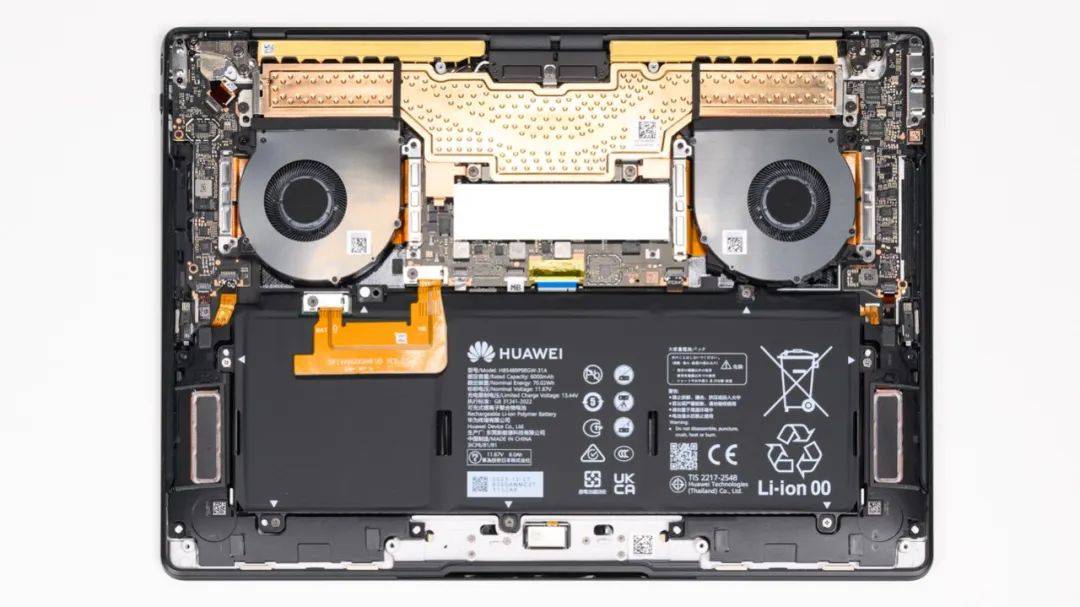 【散热分析】上图是华为matebook x pro的拆机实拍图,双风扇加均热板