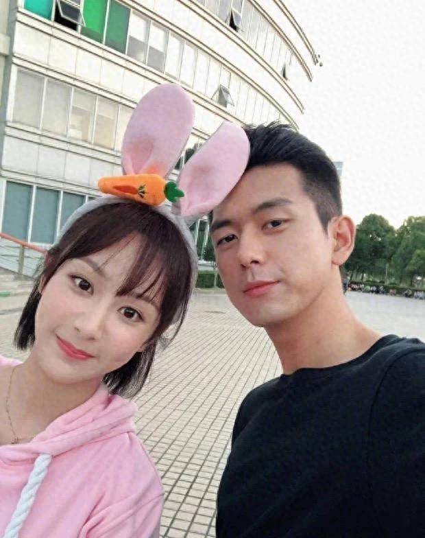 李现也开启了自己的男主之路,只不过后面播出的剧并不多,和李一桐主演