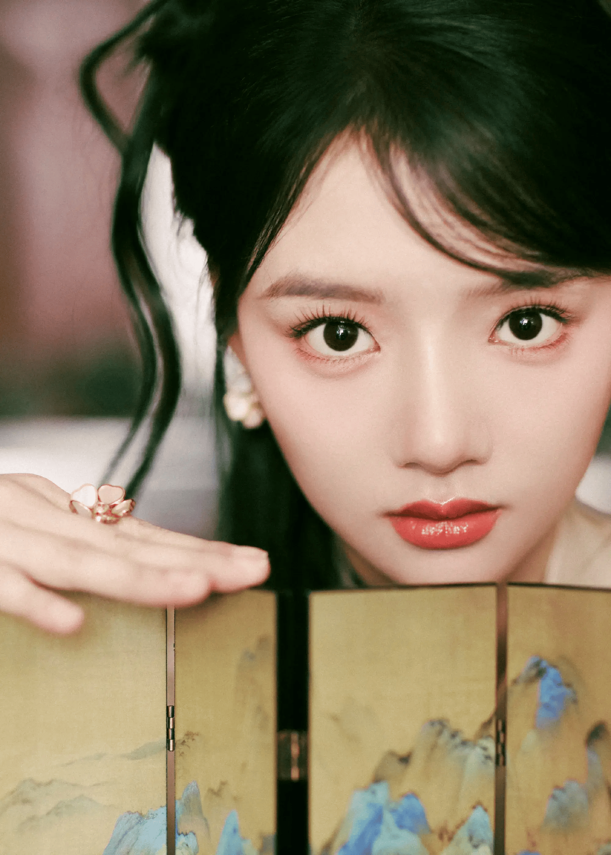 任敏月色旗袍造型温婉动人唯美靓丽