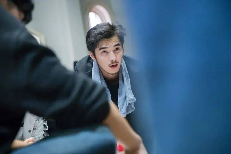 金世佳劈腿李沁王鹤棣挤走易烊千玺迪丽热巴和鹿晗在一