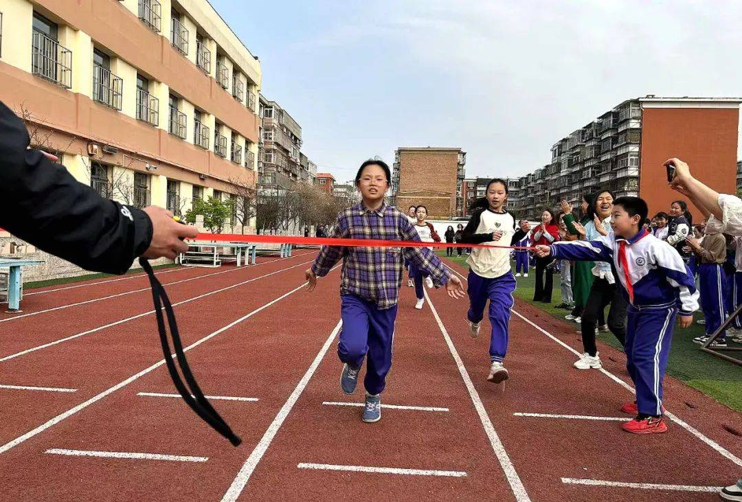 津门小学举办奔跑如风逐梦向前春季长跑比赛