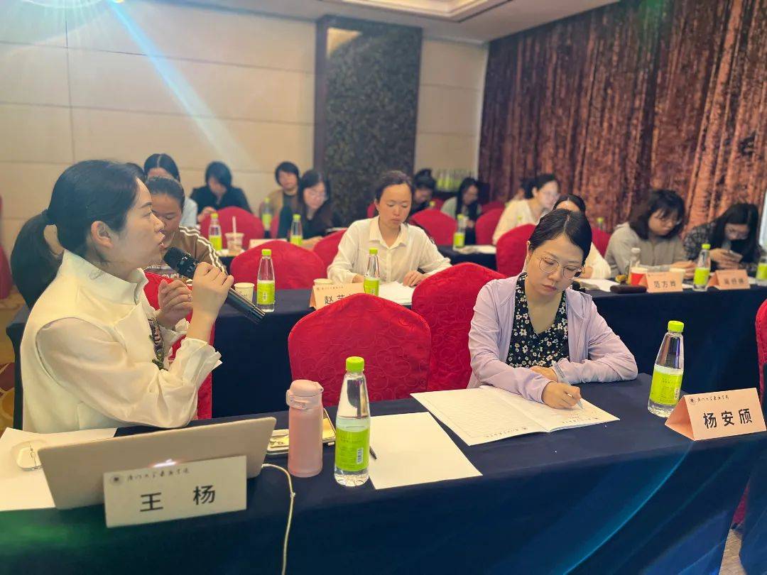 会场二由王杨老师领队6-9小组围绕生命安全保障,理想信念教育,交流